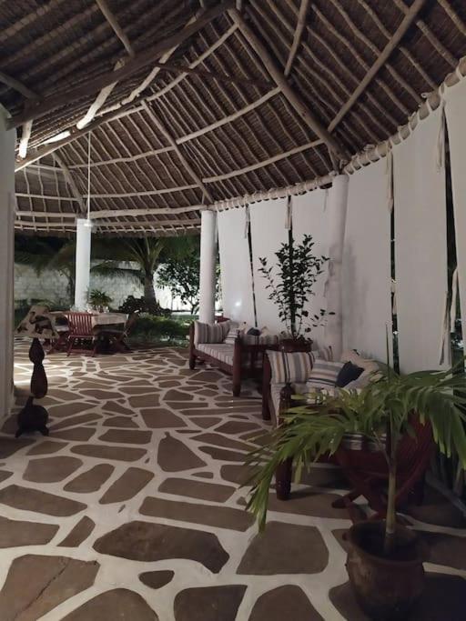 Twiga House Resort Piscina ☆☆☆☆☆ Pearl Beach Watamu Exterior photo