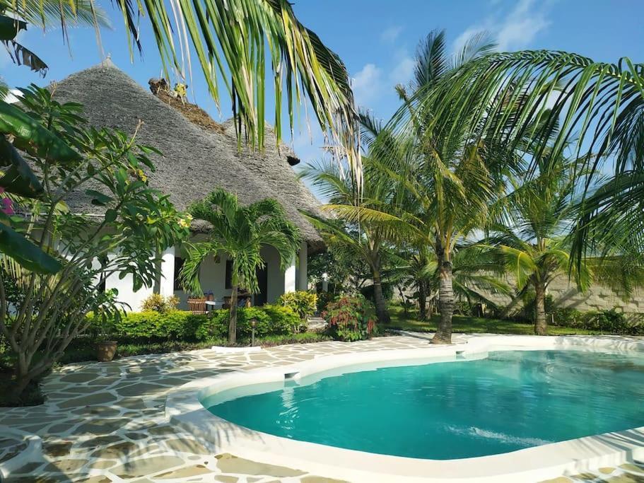 Twiga House Resort Piscina ☆☆☆☆☆ Pearl Beach Watamu Exterior photo