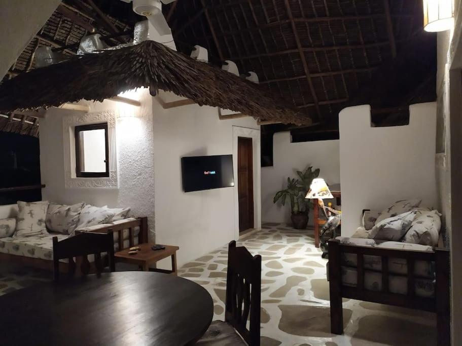 Twiga House Resort Piscina ☆☆☆☆☆ Pearl Beach Watamu Exterior photo